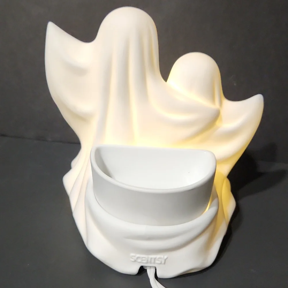 Scentsy Boo Crew Ghosts Disney Decor Warmer With Box